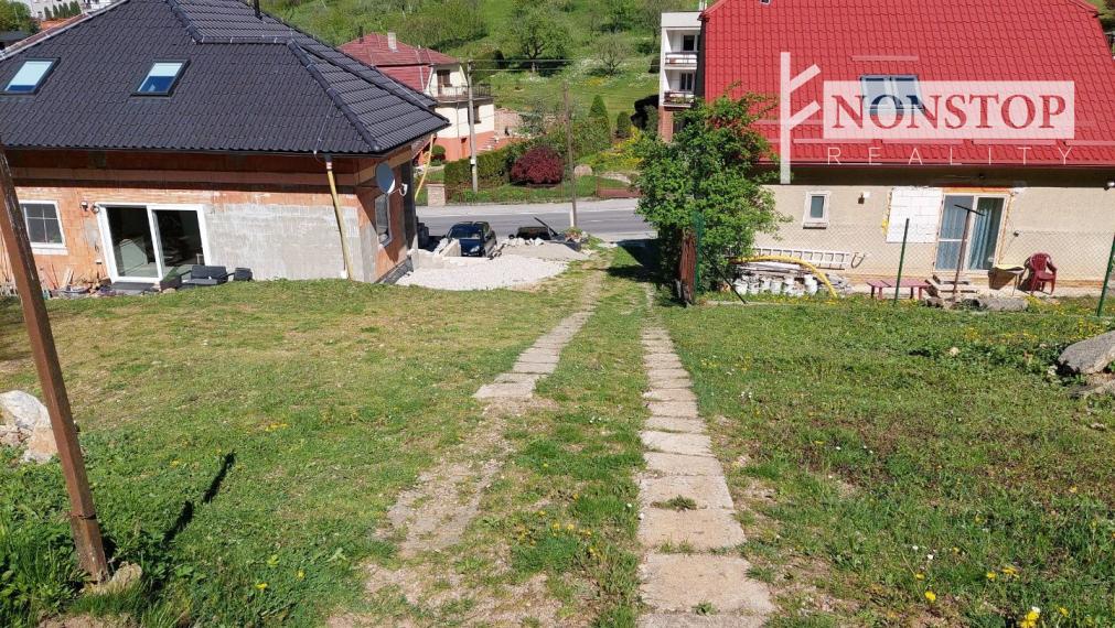 Ponúkame na predaj stavebný pozemok v Trenčianskych Tepliciach