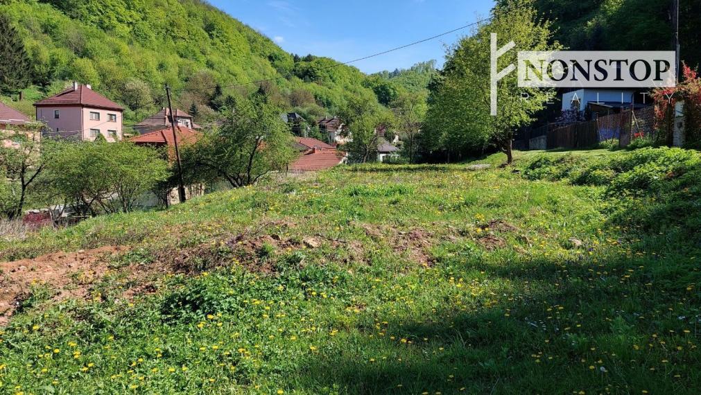 Ponúkame na predaj stavebný pozemok v Trenčianskych Tepliciach