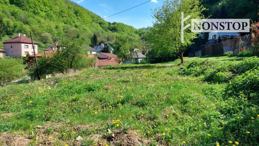 Ponúkame na predaj stavebný pozemok v Trenčianskych Tepliciach