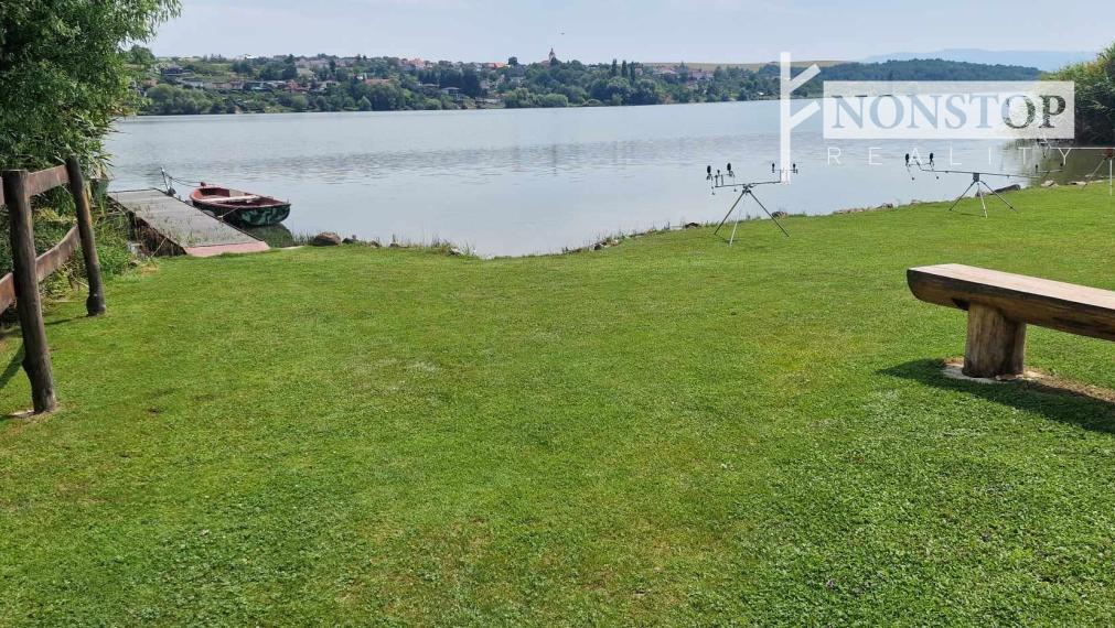 Predáme chatku pri vodnej nádrži Nitrianske Rudno.