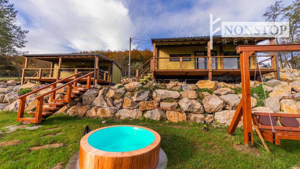 Rekreačný objekt v  Trenčianskych Tepliciach s dvomi chatami