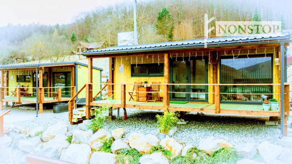 Rekreačný objekt v  Trenčianskych Tepliciach s dvomi chatami