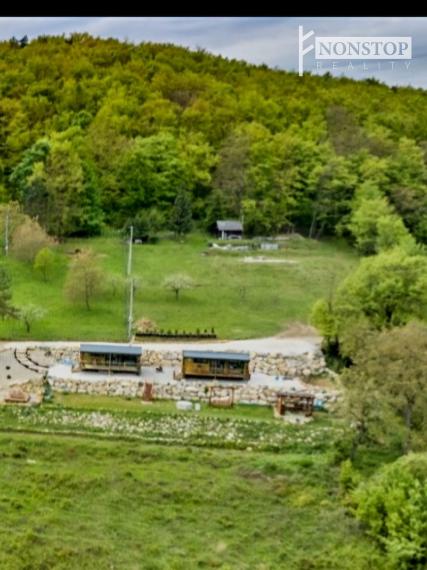 Rekreačný objekt v  Trenčianskych Tepliciach s dvomi chatami