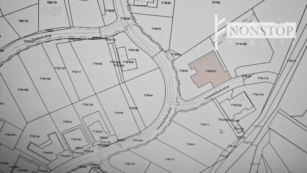 Predaj lukratívneho pozemku na Medových lúkach s projektom RD