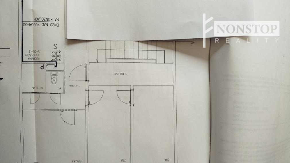 Ponúkame na predaj 4 izbový byt v Trenčianskych Tepliciach.
