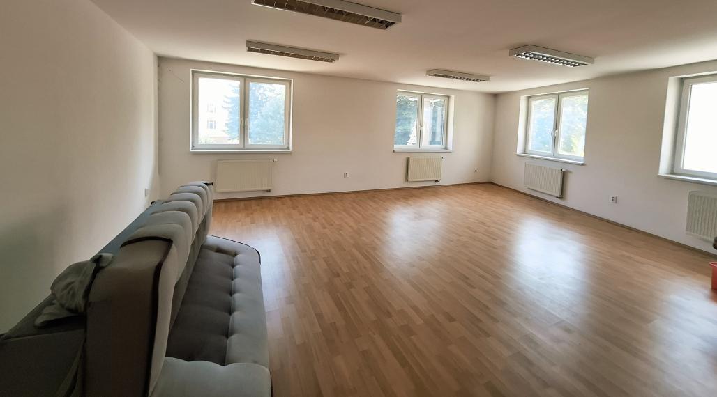 Ponúkame na prenájom priestory v polyfunkčnej budove v Nemšovej