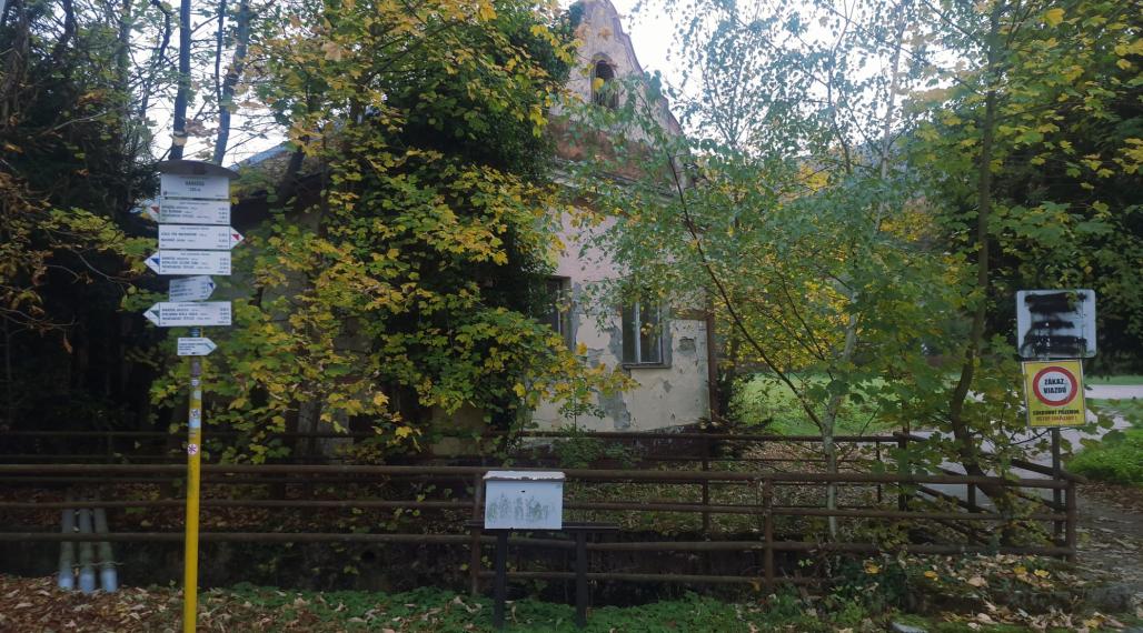 Ponúkame na predaj pozemok s rodinným domom v kúpeľnom mestečku Trenčianske Teplice