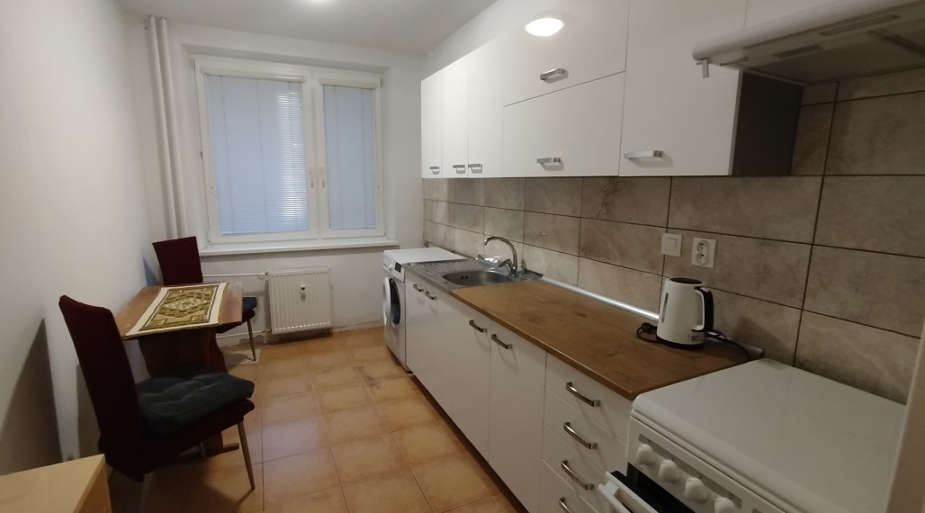 Ponúkame na predaj 3 izbový byt v Trenčianskych Tepliciach.