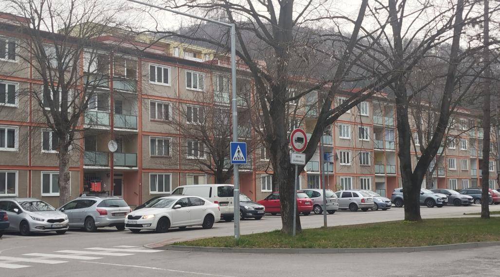 Ponúkame na predaj 4 izbový byt v Trenčianskych Tepliciach.