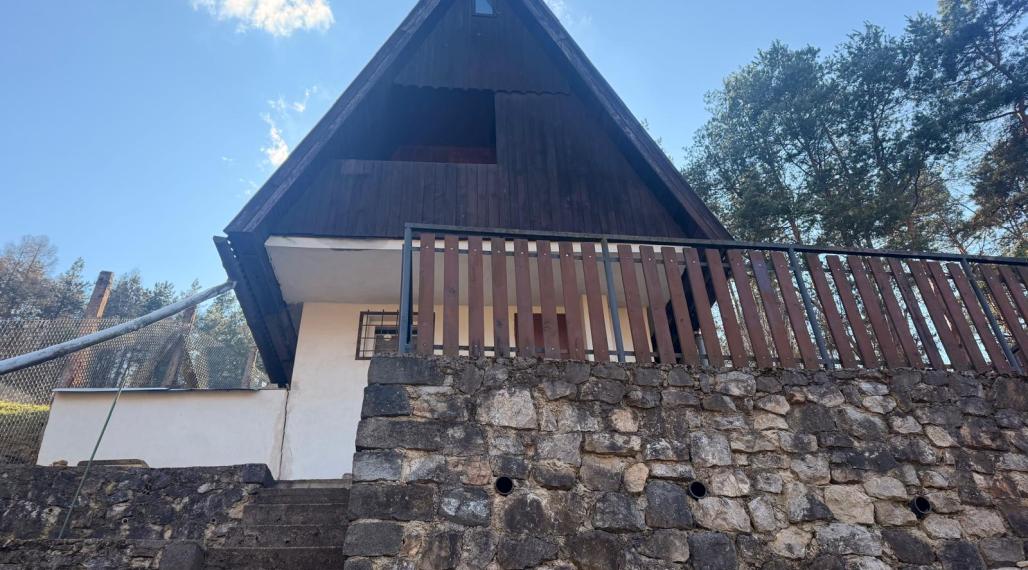Ponúkame na predaj chatku v Trenčíne časť Kubrá.