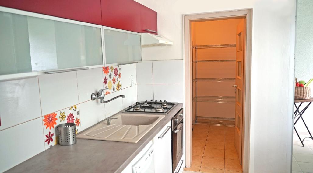 Ponúkame na predaj krásny veľkometrážny  3 izbový byt v Trenčianskych Tepliciach.