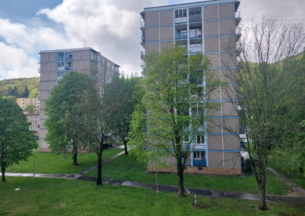 Ponúkame na predaj 2 izbový byt v Trenčianskych Tepliciach