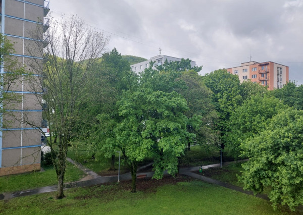 Ponúkame na predaj 2 izbový byt v Trenčianskych Tepliciach