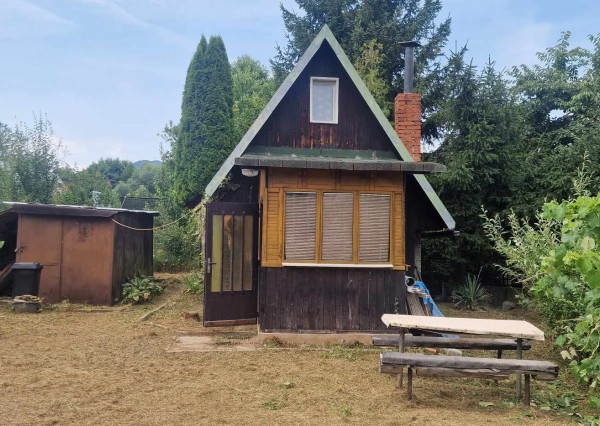 Predáme chatku pri vodnej nádrži Nitrianske Rudno.