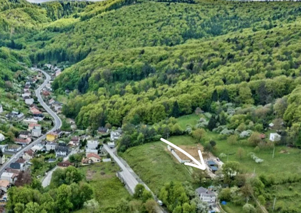 Rekreačný objekt v  Trenčianskych Tepliciach s dvomi chatami