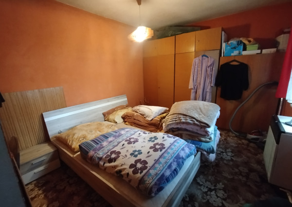 Ponúkame na predaj RD so záhradou v Prejtej .