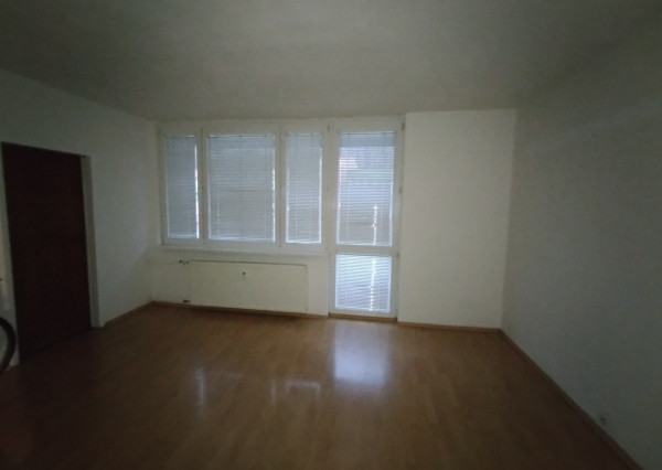 Ponúkame na predaj 3 izbový byt v Trenčianskych Tepliciach.