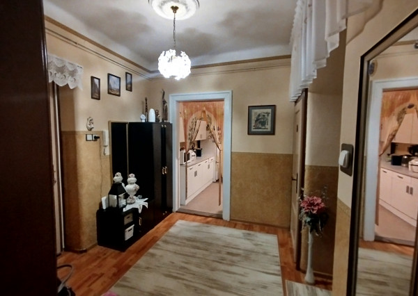 Ponúkame na predaj 2 izbový byt v Trenčíne.