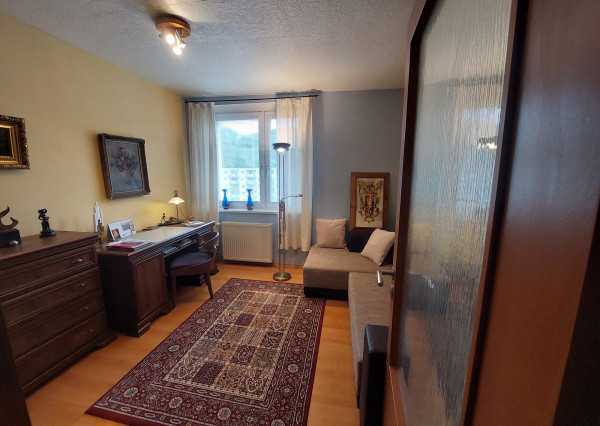 EXLUZÍVNE ponúkame na predaj 3 izbový byt v Trenčianskych Tepliciach.