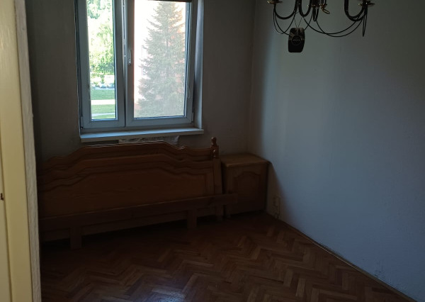 Ponúkame na predaj 4 izbový byt v Trenčianskych Tepliciach.
