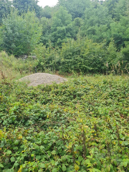 Na predaj pozemok v Trenčianskych Tepliciach vhodný a stavbu chatky alebo montovaného domu - fotografia 3