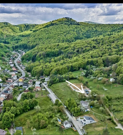 Rekreačný objekt v  Trenčianskych Tepliciach s dvomi chatami - fotografia 1