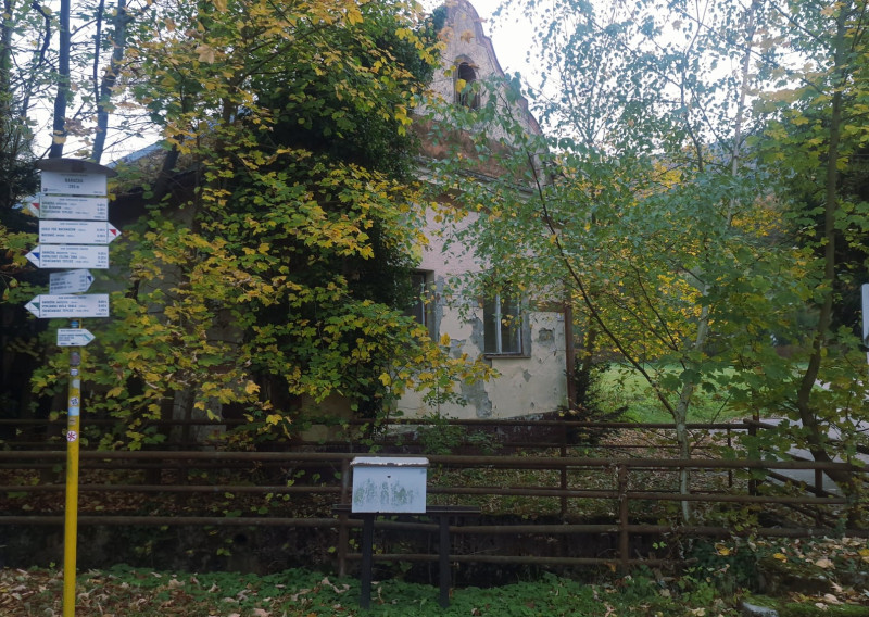 Ponúkame na predaj pozemok s rodinným domom v kúpeľnom mestečku Trenčianske Teplice - fotografia 1