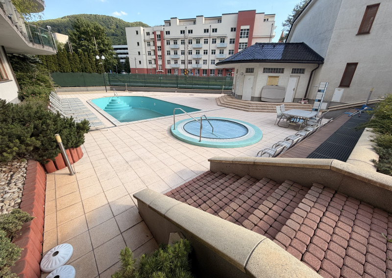 Luxus s panoramatickým výhľadom v Trenčianskych Tepliciach - fotografia 2